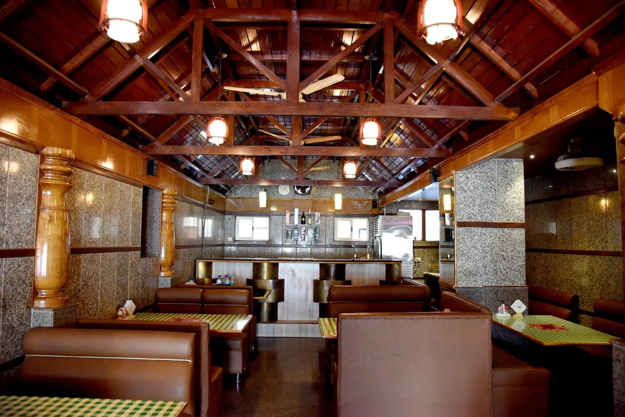 Hotel Sharada International 우두피 외부 사진